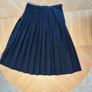 Black wool pleated skirt